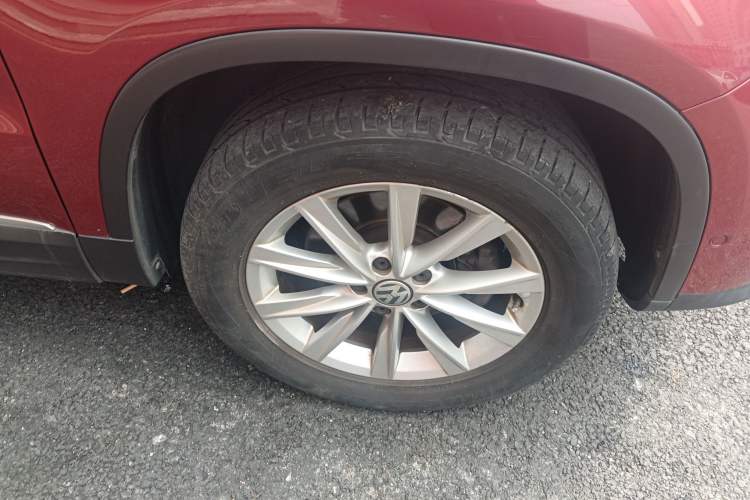 Used Volkswagen Tiguan 2012 2.0 TSI Comfort Edition Right Front Wheel Hub
