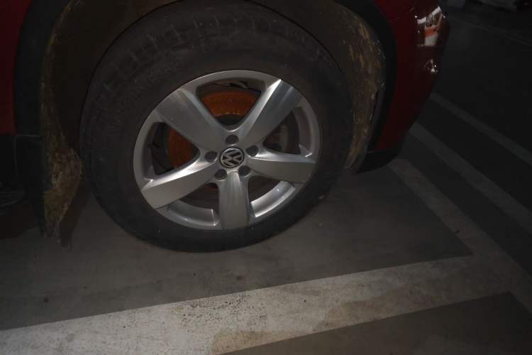 Used Volkswagen Tiguan 2012 1.8TSI Automatic All-Wheel Drive Elite Edition Right Front Wheel Hub