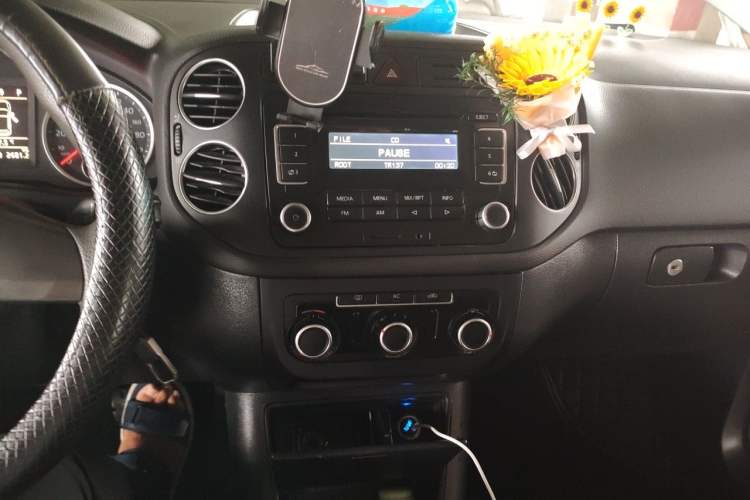 Used Volkswagen Tiguan 2012 1.8TSI Automatic Two-Wheel Drive Urban Edition Audio And AC Panel