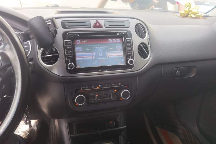 Used Volkswagen Tiguan 2012 1.8TSI Automatic All-Wheel Drive Fashion Edition Audio And AC Panel