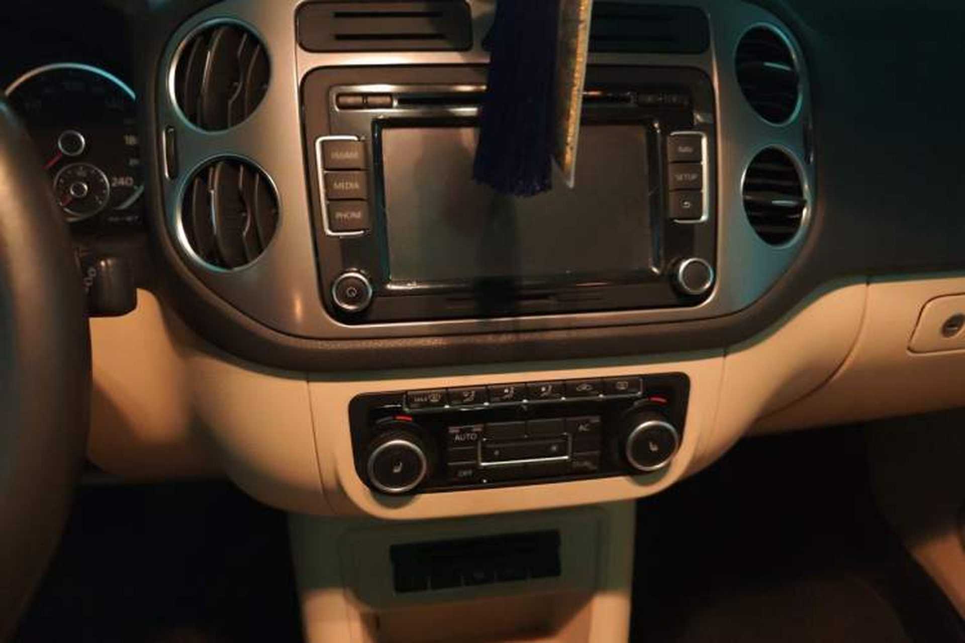 Used Volkswagen Tiguan 2012 2.0 TSI Automatic All-Wheel Drive Flagship Edition Audio And AC Panel