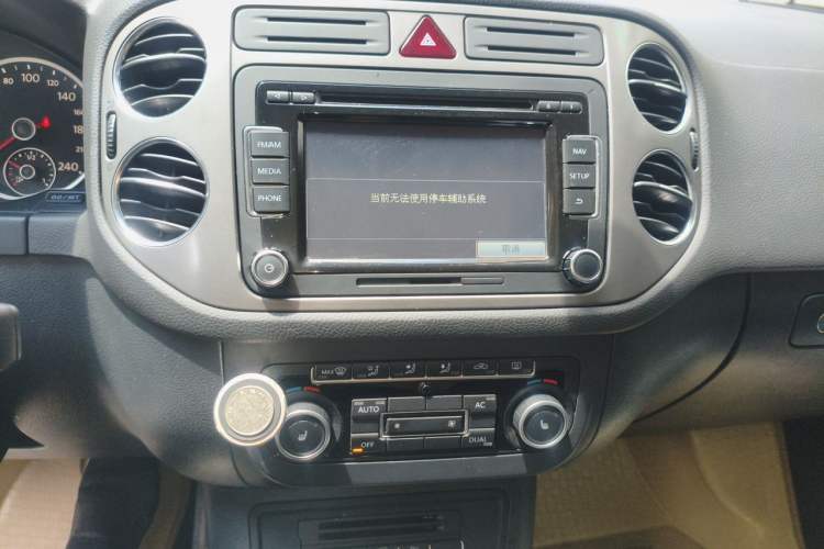 Used Volkswagen Tiguan 2012 2.0 TSI Automatic All-Wheel Drive Flagship Edition Audio And AC Panel