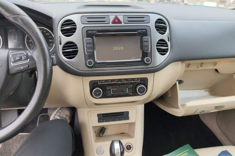 Used Volkswagen Tiguan 2012 2.0 TSI Automatic All-Wheel Drive Flagship Edition Audio And AC Panel