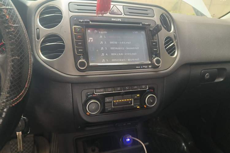 Used Volkswagen Tiguan 2012 1.8TSI Automatic All-Wheel Drive Elite Edition Audio And AC Panel