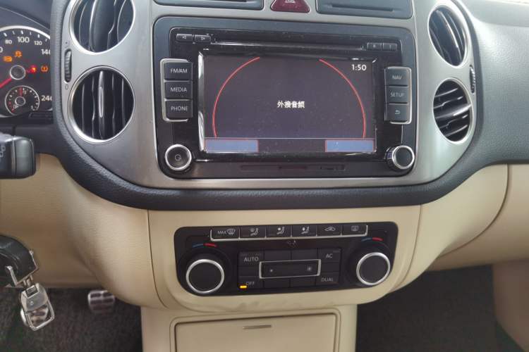 Used Volkswagen Tiguan 2012 1.8TSI Manual Two-Wheel Drive Urban Edition Audio And AC Panel
