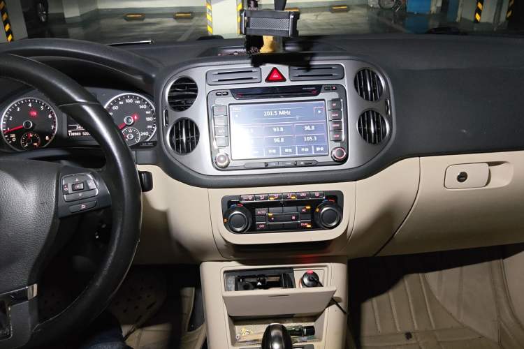 Used Volkswagen Tiguan 2012 1.8TSI Automatic Two-Wheel Drive Trend Edition Audio And AC Panel