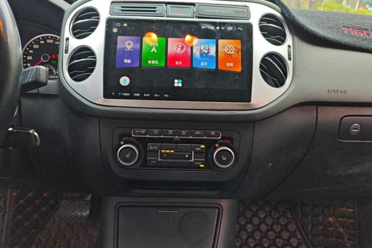 Used Volkswagen Tiguan 2012 2.0 TSI Comfort Edition Audio And AC Panel