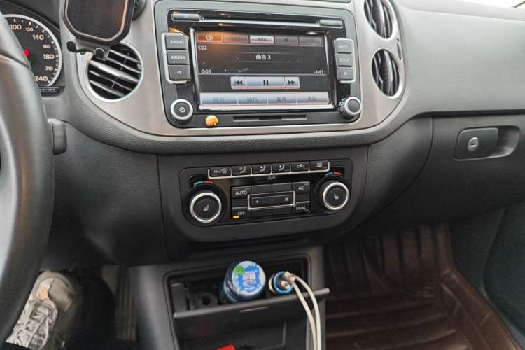 Used Volkswagen Tiguan 2012 1.8TSI Automatic Two-Wheel Drive Elite Edition Audio And AC Panel