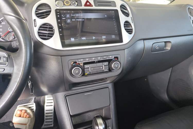 Used Volkswagen Tiguan 2012 1.8TSI Automatic Two-Wheel Drive Elite Edition Audio And AC Panel