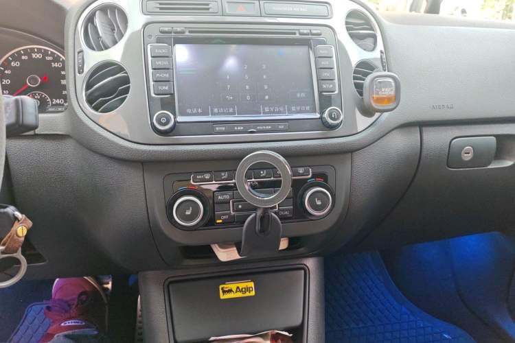 Used Volkswagen Tiguan 2012 2.0 TSI Comfort Edition Audio And AC Panel