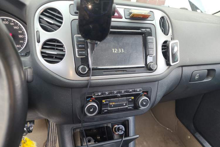 Used Volkswagen Tiguan 2012 1.8TSI Automatic Two-Wheel Drive Elite Edition Audio And AC Panel