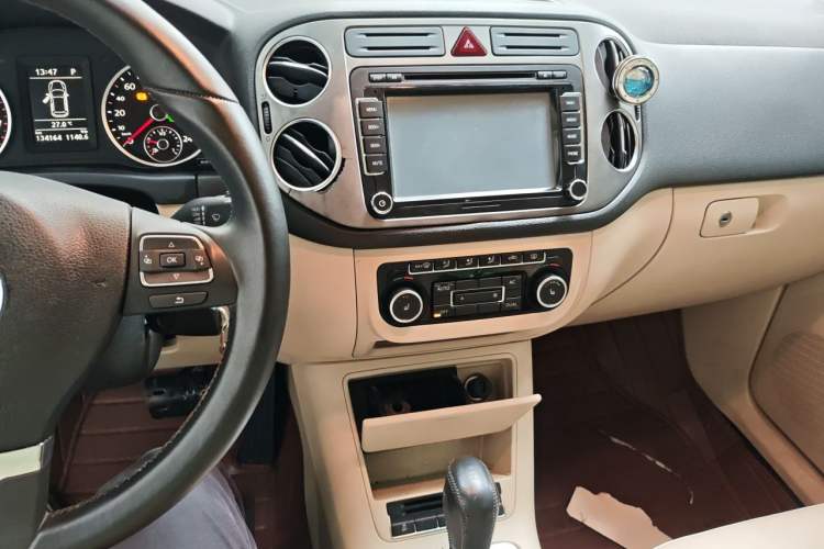 Used Volkswagen Tiguan 2012 1.8TSI Automatic All-Wheel Drive Elite Edition Audio And AC Panel