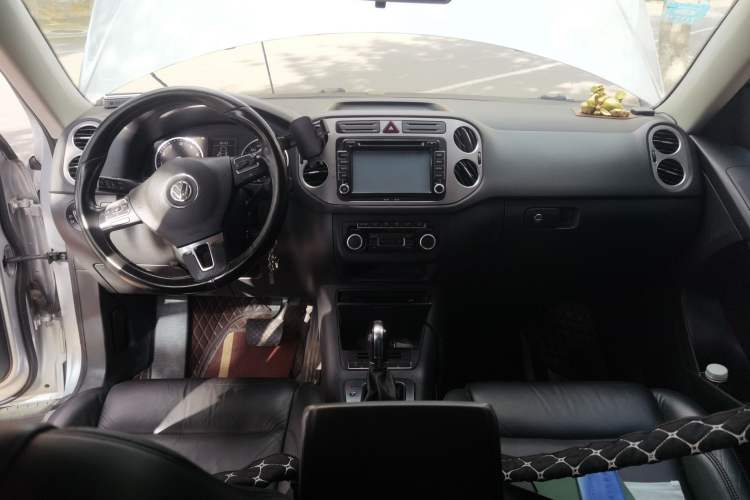 Used Volkswagen Tiguan 2012 1.8TSI Automatic All-Wheel Drive Fashion Edition Center Console