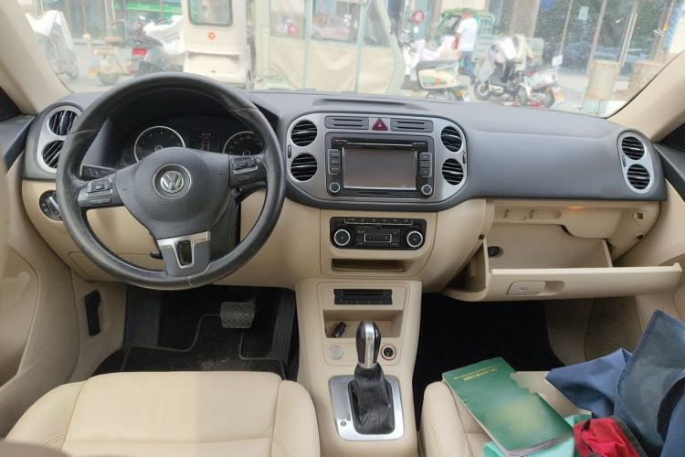Used Volkswagen Tiguan 2012 2.0 TSI Automatic All-Wheel Drive Flagship Edition Center Console