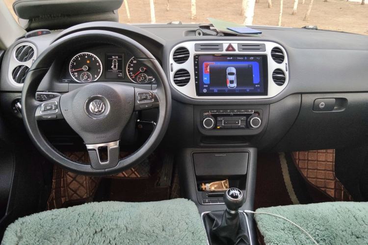 Used Volkswagen Tiguan 2012 1.8TSI Manual Two-Wheel Drive Enjoyment Edition Center Console
