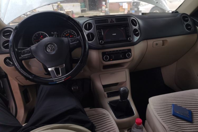 Used Volkswagen Tiguan 2012 1.8TSI Manual Two-Wheel Drive Urban Edition Center Console