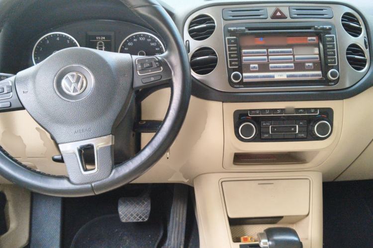 Used Volkswagen Tiguan 2012 1.8TSI Automatic Two-Wheel Drive Trend Edition Center Console