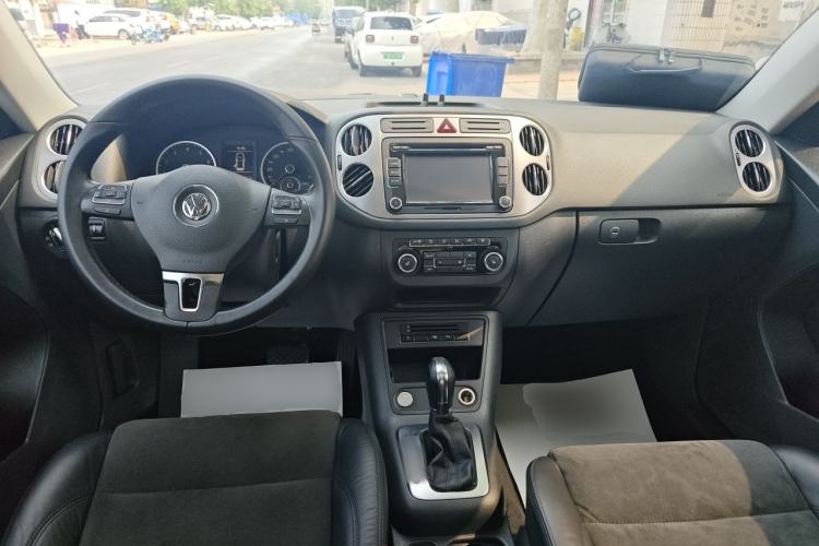 Used Volkswagen Tiguan 2012 2.0 TSI Automatic All-Wheel Drive Flagship Edition Center Console