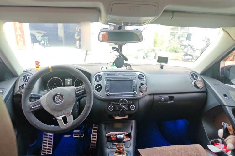 Used Volkswagen Tiguan 2012 2.0 TSI Comfort Edition Center Console