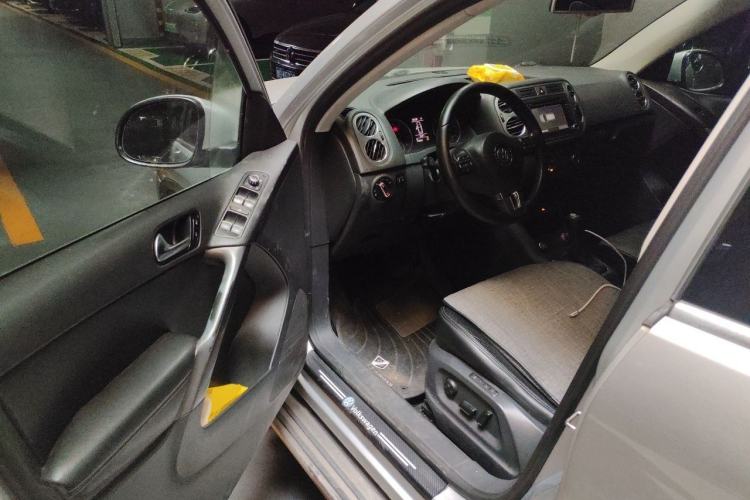 Used Volkswagen Tiguan 2012 2.0 TSI Automatic All-Wheel Drive Flagship Edition Driver Seat