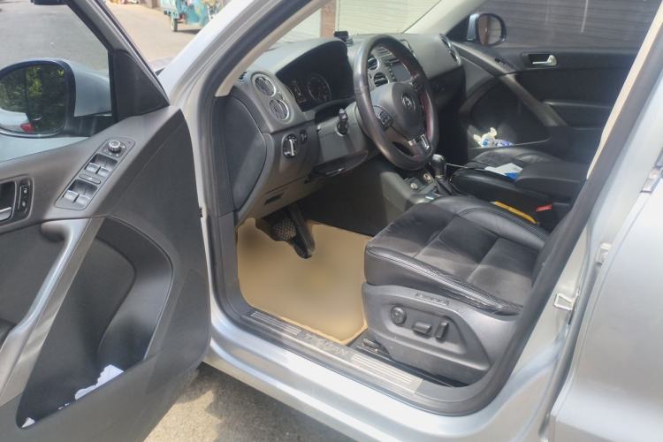 Used Volkswagen Tiguan 2012 2.0 TSI Automatic All-Wheel Drive Flagship Edition Driver Seat