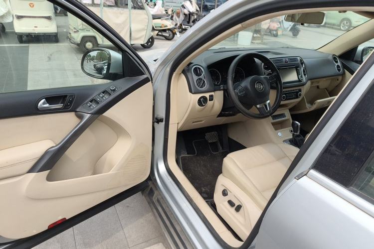 Used Volkswagen Tiguan 2012 2.0 TSI Automatic All-Wheel Drive Flagship Edition Driver Seat