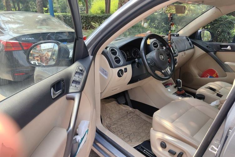 Used Volkswagen Tiguan 2012 2.0 TSI Automatic All-Wheel Drive Elite Edition Driver Seat