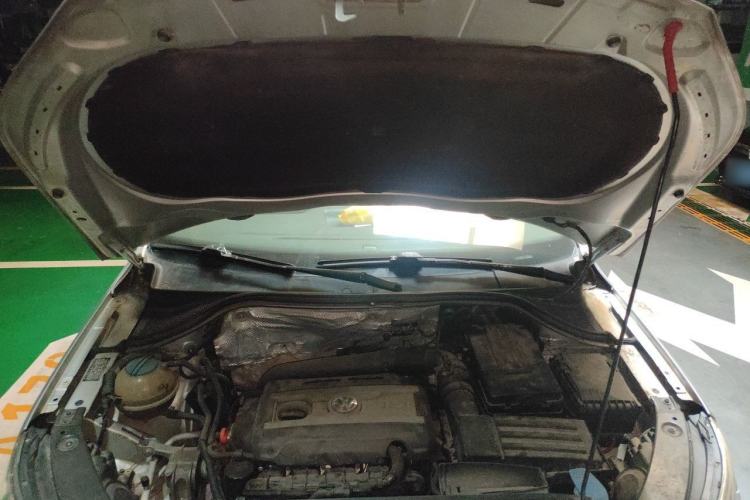 Used Volkswagen Tiguan 2012 2.0 TSI Automatic All-Wheel Drive Flagship Edition Engine Bay