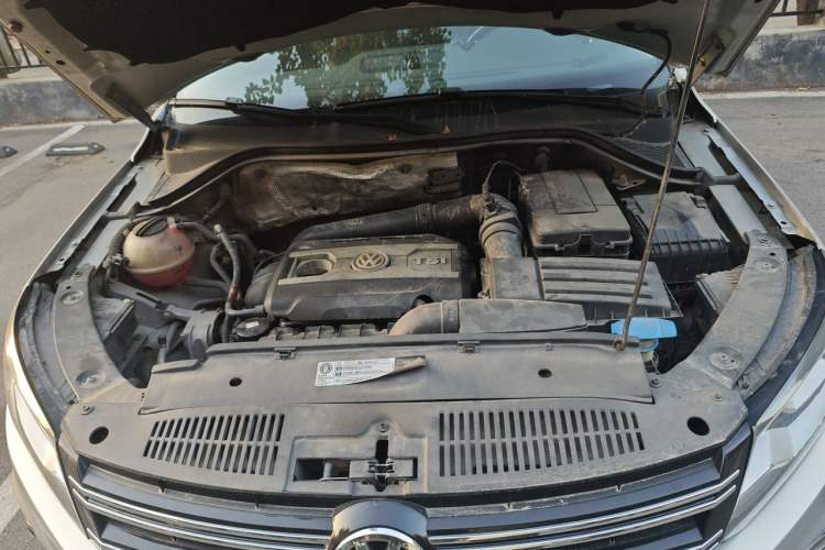 Used Volkswagen Tiguan 2012 2.0 TSI Comfort Edition Engine Bay