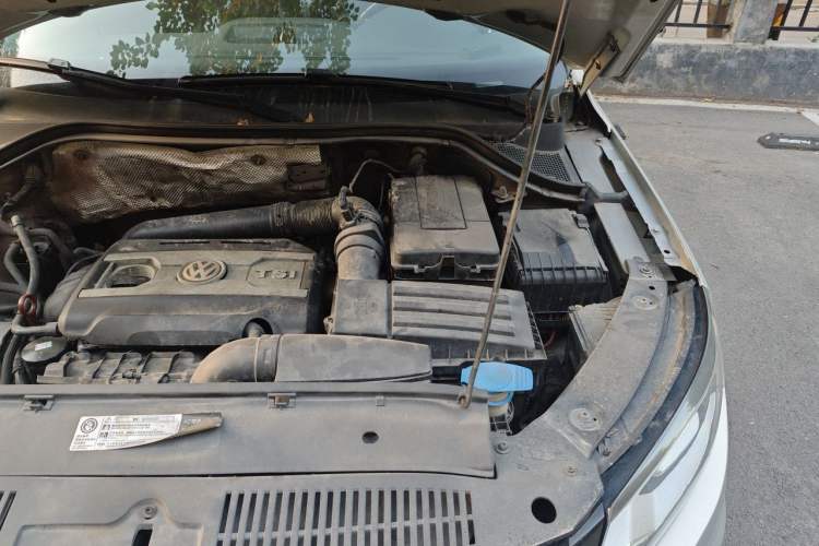 Used Volkswagen Tiguan 2012 2.0 TSI Comfort Edition Engine Bay Left