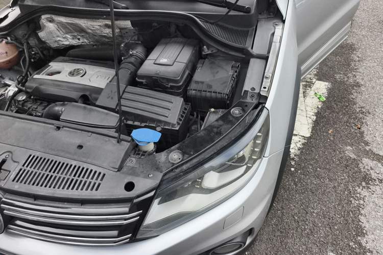 Used Volkswagen Tiguan 2012 2.0 TSI Luxury Edition Engine Bay Left