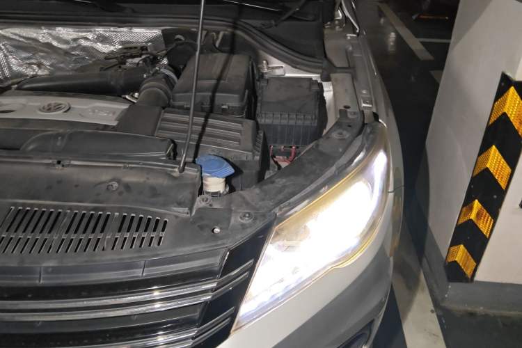 Used Volkswagen Tiguan 2012 1.8TSI Automatic Two-Wheel Drive Trend Edition Engine Bay Left