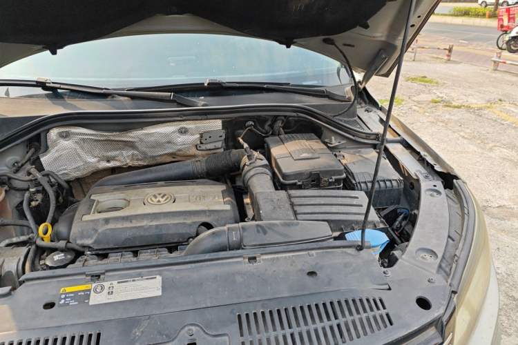 Used Volkswagen Tiguan 2012 2.0 TSI Comfort Edition Engine Bay Left