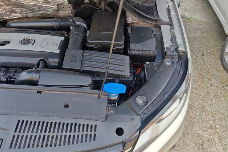 Used Volkswagen Tiguan 2012 2.0 TSI Comfort Edition Engine Bay Left