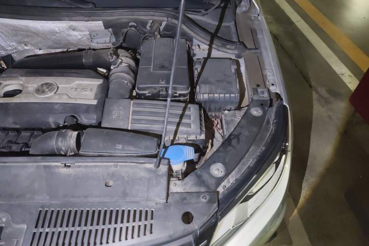 Used Volkswagen Tiguan 2012 2.0 TSI Luxury Edition Engine Bay Left
