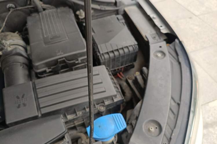 Used Volkswagen Tiguan 2012 2.0 TSI Comfort Edition Engine Bay Left