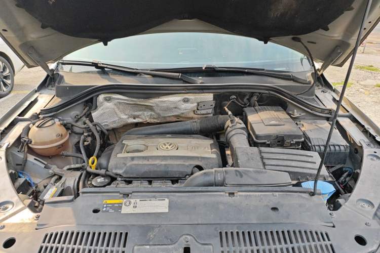 Used Volkswagen Tiguan 2012 2.0 TSI Comfort Edition Engine Bay