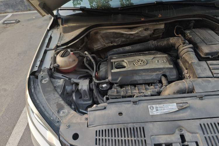 Used Volkswagen Tiguan 2012 2.0 TSI Comfort Edition Engine Bay Right