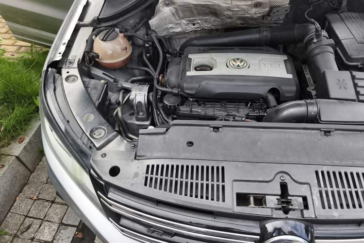 Used Volkswagen Tiguan 2012 2.0 TSI Luxury Edition Engine Bay Right