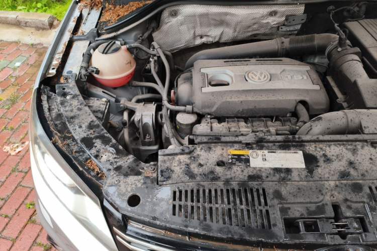 Used Volkswagen Tiguan 2012 2.0 TSI Luxury Edition Engine Bay Right
