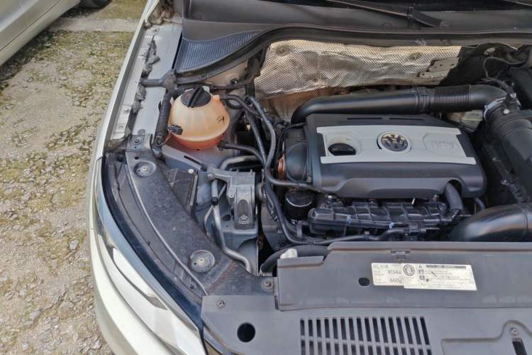 Used Volkswagen Tiguan 2012 2.0 TSI Comfort Edition Engine Bay Right
