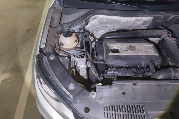 Used Volkswagen Tiguan 2012 2.0 TSI Luxury Edition Engine Bay Right