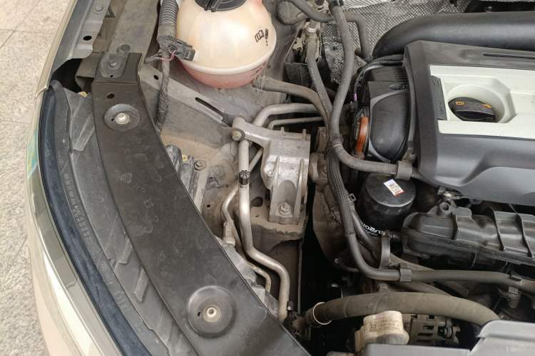 Used Volkswagen Tiguan 2012 2.0 TSI Comfort Edition Engine Bay Right