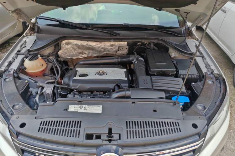Used Volkswagen Tiguan 2012 2.0 TSI Comfort Edition Engine Bay