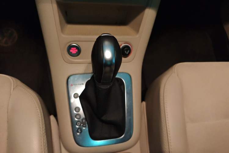 Used Volkswagen Tiguan 2012 2.0 TSI Automatic All-Wheel Drive Flagship Edition Gear Lever