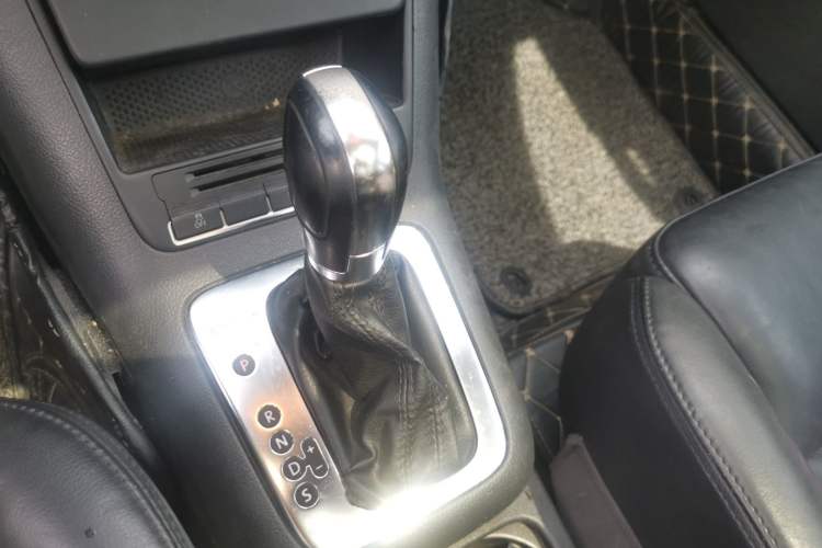 Used Volkswagen Tiguan 2012 1.8TSI Automatic All-Wheel Drive Elite Edition Gear Lever
