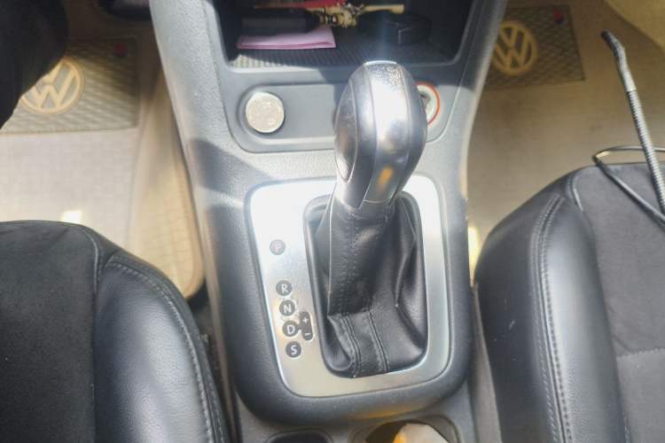 Used Volkswagen Tiguan 2012 2.0 TSI Automatic All-Wheel Drive Flagship Edition Gear Lever