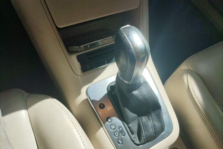 Used Volkswagen Tiguan 2012 1.8TSI Automatic Two-Wheel Drive Elite Edition Gear Lever