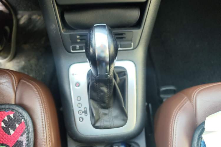 Used Volkswagen Tiguan 2012 2.0 TSI Comfort Edition Gear Lever