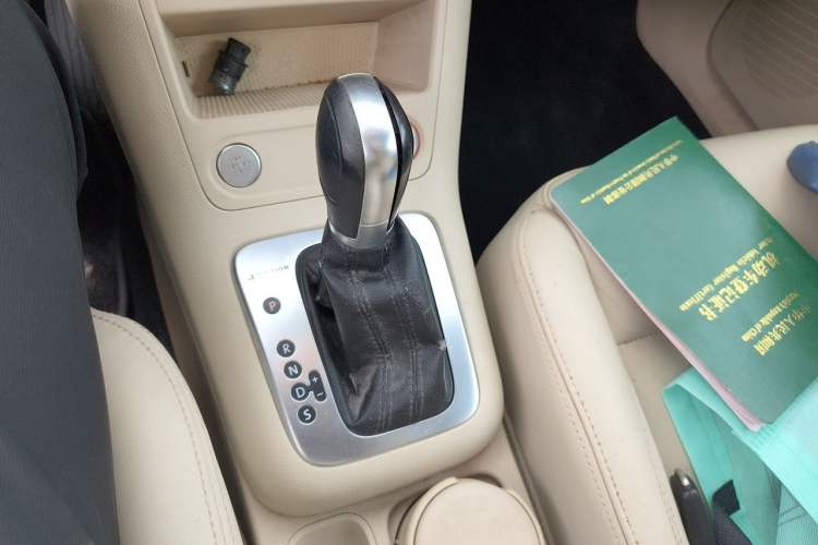 Used Volkswagen Tiguan 2012 2.0 TSI Automatic All-Wheel Drive Flagship Edition Gear Lever